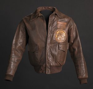 Tuskegee Airman flyvejakke båret af oberstløjtnant Woodrow W. Crockett, 1942. af Aero Leather Clothing Co.