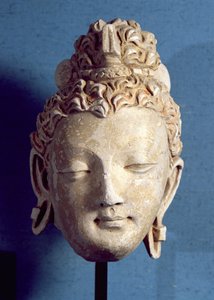 Hoved af en smilende Buddha, græsk-buddhistisk stil, fra Hadda, 1.-4. århundrede (stuk)