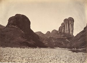 Stablet stenbjerg nær Sing Chang, ca. 1869.