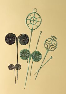 Nåle, fra Ober- og Unterbinbach, Haina, Grossenlueder og Liebenau (bronze) af Age Bronze