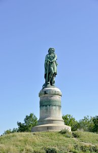 Kolossal statue af Vercingetorix (72-46 f.Kr.), gallisk leder - Skulptur af Millet Aime (1819-1891) 6,60 m høj erige i 1865 på den vestlige del af Mont Auxois (base 7 m høj af Viollet Le Duc) Alise Sainte Reine 1865