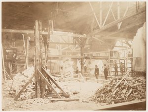 Bartholdis værksted, med modeller af Frihedsgudinden i baggrunden, Paris, 1883