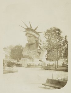 Leder af Frihedsgudinden udstillet i en park i Paris, 1883