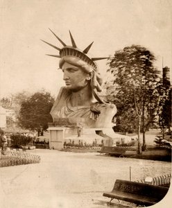 Hovedet Frihedsgudinden udstillet i Paris 1883