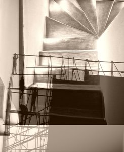 Montage, 2019, (blandet medier, collage; fundne objekter) af Alex Caminker