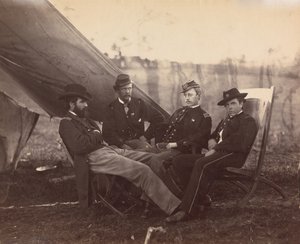[Fire betjente], ca. 1864. af Alexander Gardner