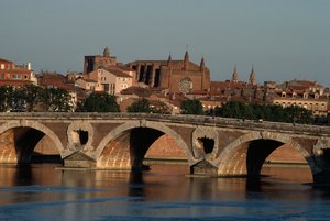 Pont-Neuf over Garonne-floden, Toulouse, Midi-Pyrénées, Frankrig af Nicolas Toussaint Charlet