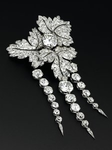 "Rivsblade" broche, ca. 1855