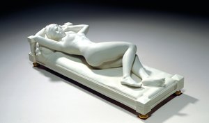 Sevres kiksefigur af en liggende nøgen, 