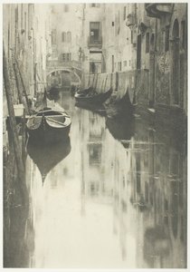 En venetiansk kanal, 1894, trykt 1897. af Alfred Stieglitz