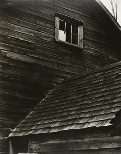 Barn, Lake George af Alfred Stieglitz
