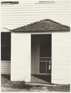 Dør til køkken, Lake George, 1934. af Alfred Stieglitz