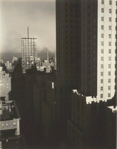 Fra mit vindue på Shelton, West, 1931. af Alfred Stieglitz
