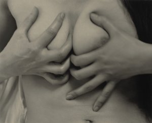 Georgia O’Keeffe – Hænder og bryster af Alfred Stieglitz