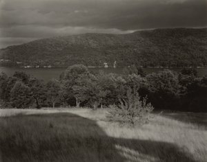 Lake George set fra bakken af Alfred Stieglitz
