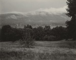 Lake George set fra bakken af Alfred Stieglitz