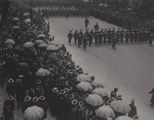 Militærparade, New York af Alfred Stieglitz