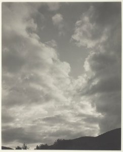 Musik - En sekvens af ti skyfotografier, nr. II af Alfred Stieglitz