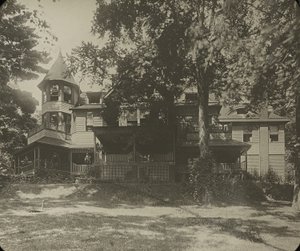 Oaklawn House, (East Side) af Alfred Stieglitz