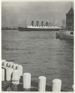 Outward Bound, The Mauretania, 1910, trykt 191832. af Alfred Stieglitz