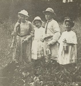 Uden titel Flora, Elizabeth, Howard & Kitty i Lake George-feltet, 190305. af Alfred Stieglitz