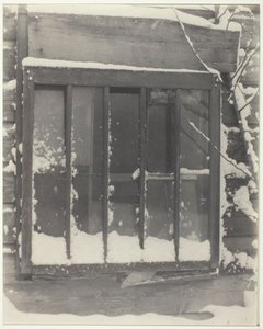 Vindue: Træ, glas, sne, 1923. af Alfred Stieglitz