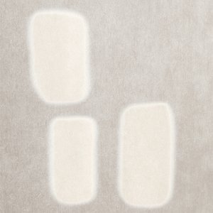 Cremefarvede figurer med struktur af Alma