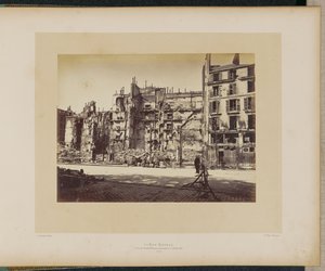 Rue Royale (ved hjørnet af Faubourg Saint-Honoré) brændte ned den 24. maj 1871. af Alphonse J. Liébert