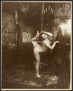 [Nøgen kvindelig model som ballerina, Paris].