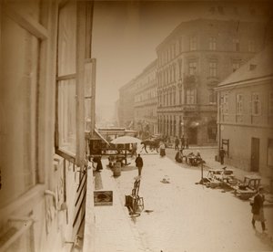 Udsigt fra vinduet i Muchas lejlighed, nær Amalienstrasse, München, 1886 (gelatine sølv print) af Alphonse Mucha