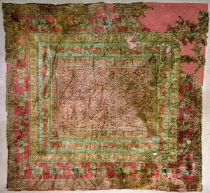 Pæletæppe forestillende heste, ryttere, dådyr og griffiner, fra Pazyryk-gravhøje, 5.-4. århundrede f.Kr. (tekstil) (for detaljer se 165705)