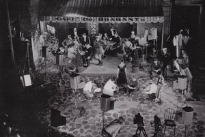 Californien: Hollywood, en "film" i støbeskeen i et af de mange filmstudier nær Los Angeles (s/h foto) af American Photographer (after)