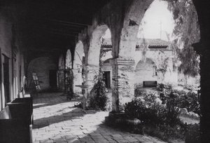 Californien: Mission San Juan Capistrano, grundlagt 1776, syd for Los Angeles (s/h foto) af American Photographer (after)