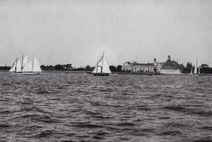 Californien: San Diego, Hotel Del Coronado på San Diego Bay, et af Californiens mest foretrukne fornøjelsessteder året rundt (s/h foto) af American Photographer (after)