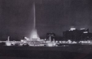 Chicago: Buckingham Fountain, Night Illumination (s/h foto) af American Photographer (after)