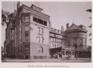De Soto Hotel, Bull Street Entrance (s/h-billede) af American Photographer (after)
