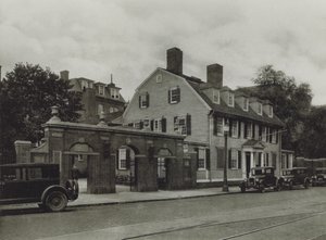 Harvard University: Class of 1857 Gate, Wadsworth House (s/h-billede) af American Photographer (after)