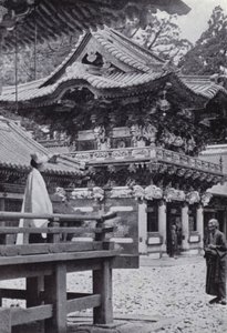 Vidunderlige skulpturer af det buddhistiske tempel Yakushi (s/h foto) af American Photographer (after)