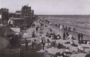 Old Orchard Beach, Maine: På stranden (s/h-billede) af American Photographer (after)