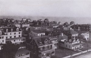 Old Orchard Beach, Maine: Landsbyen ser øst fra Old Orchard House (s/h foto) af American Photographer (after)