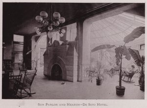 Sun Parlor and Hearth, De Soto Hotel (s/h-foto) af American Photographer (after)