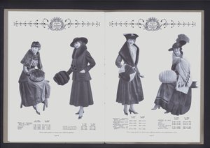 Opslag på to sider fra The Theatre of Fur Fashion (s/h-billede) af American Photographer (after)