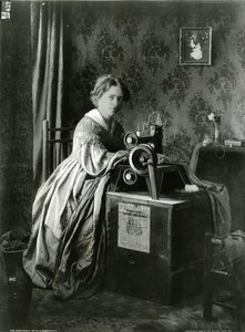 Annonce for Singers patentsymaskiner, 1899 af American Photographer