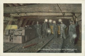 Amerikansk kulminedrift: Trækker biler med elektrisk motor 1000 fod under overfladen (farvefoto) af American Photographer
