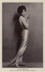 Ann Constance (s/h-foto) af American Photographer