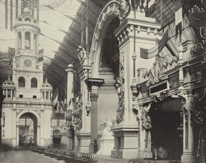 Klokketårn og fransk facade af American Photographer