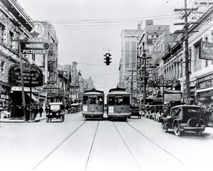 Elm Street, Dallas 1922 af American Photographer
