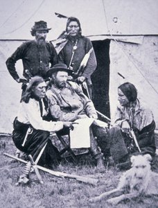 General George A. Custer (1839-76) med sine indiske spejdere under Yellowstone-ekspeditionen i 1873 af American Photographer