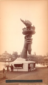 Hånd og fakkel af Frihedsgudinden, ca. 1876 (albumin print)