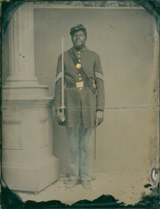 Henry F. Steward, sergent i 54. Massachusetts Volunteer Infantry Regiment, 1863 (håndfarvet ambrotype med kvartplade) af American Photographer
